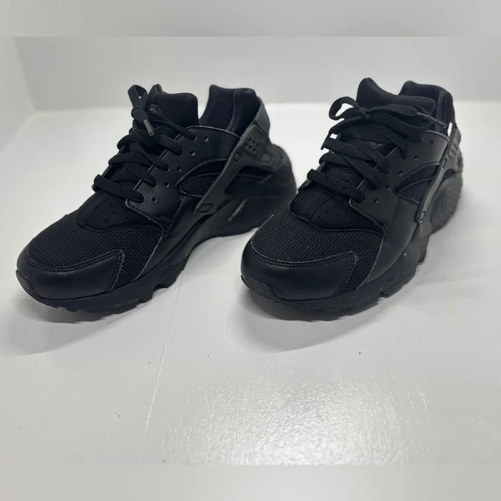 Nike Air Huarache Youth 7Y Triple Black Sneakers